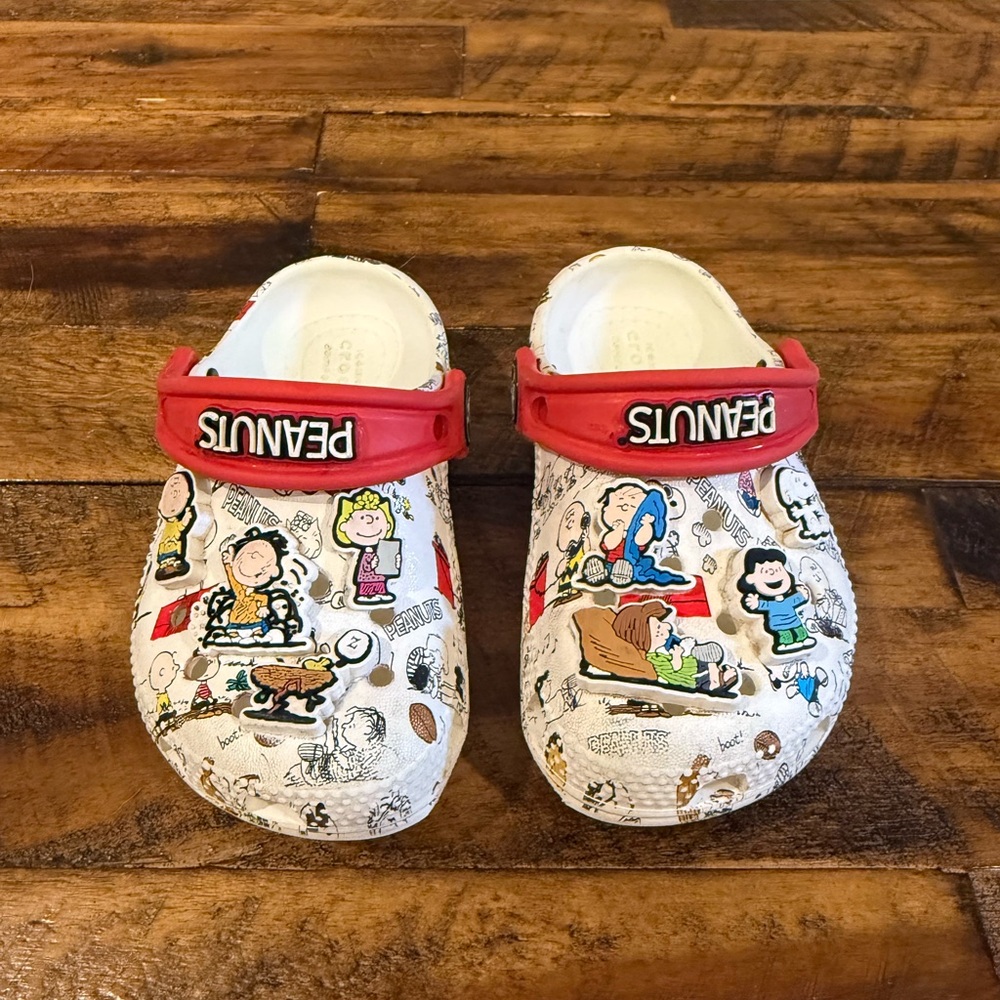 CROCS Kids Peanuts Graphic Clogs